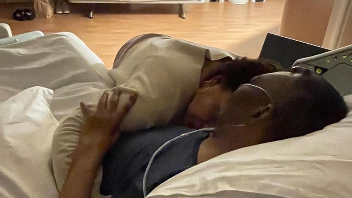 La hija de Pelé compartió la emotiva fotografía en sus redes sociales.