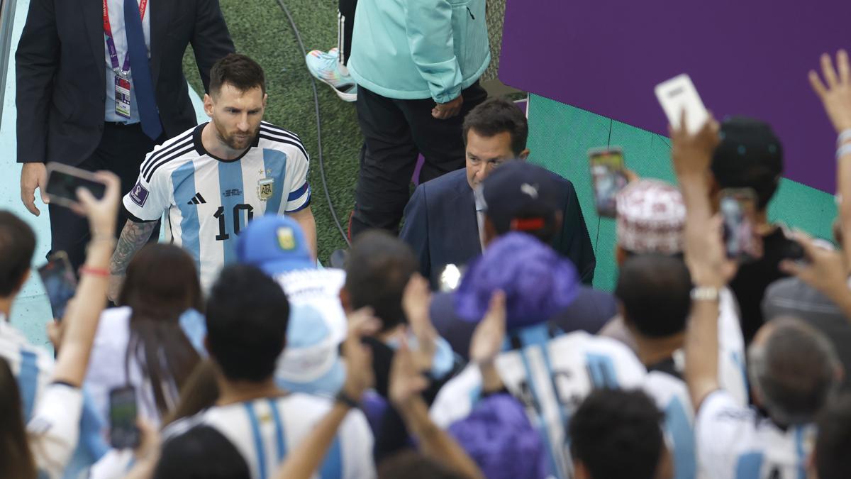 Messi no ocultó su tristeza tras la derrota ante Arabia Saudita. | Foto: EFE