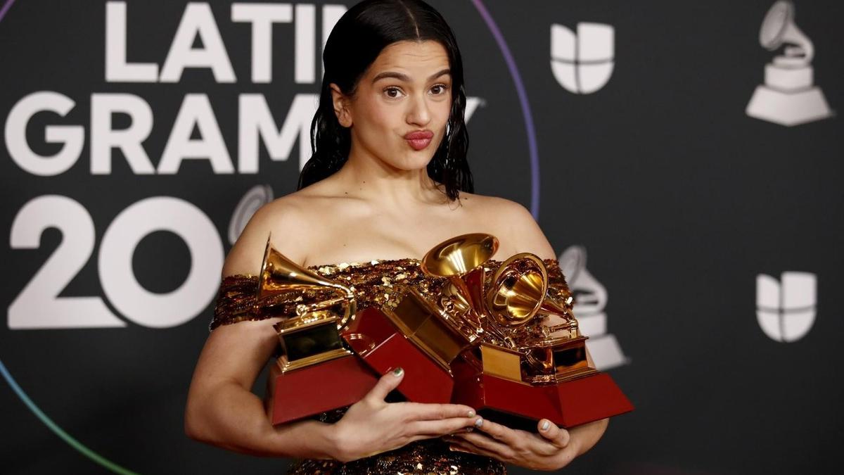 Rosalía Latin Grammy | Rosalía se llevó el Premio al Mejor Álbum del Año en los Latin Grammy. | Foto: EFE