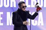 Latin Grammy 2022: Christian Nodal 'canta' victoria a Ángela Aguilar en Las Vegas