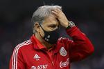Mundial Qatar 2022: Tata Martino sufre una despiadada agresión por aficionados mexicanos (VIDEO)