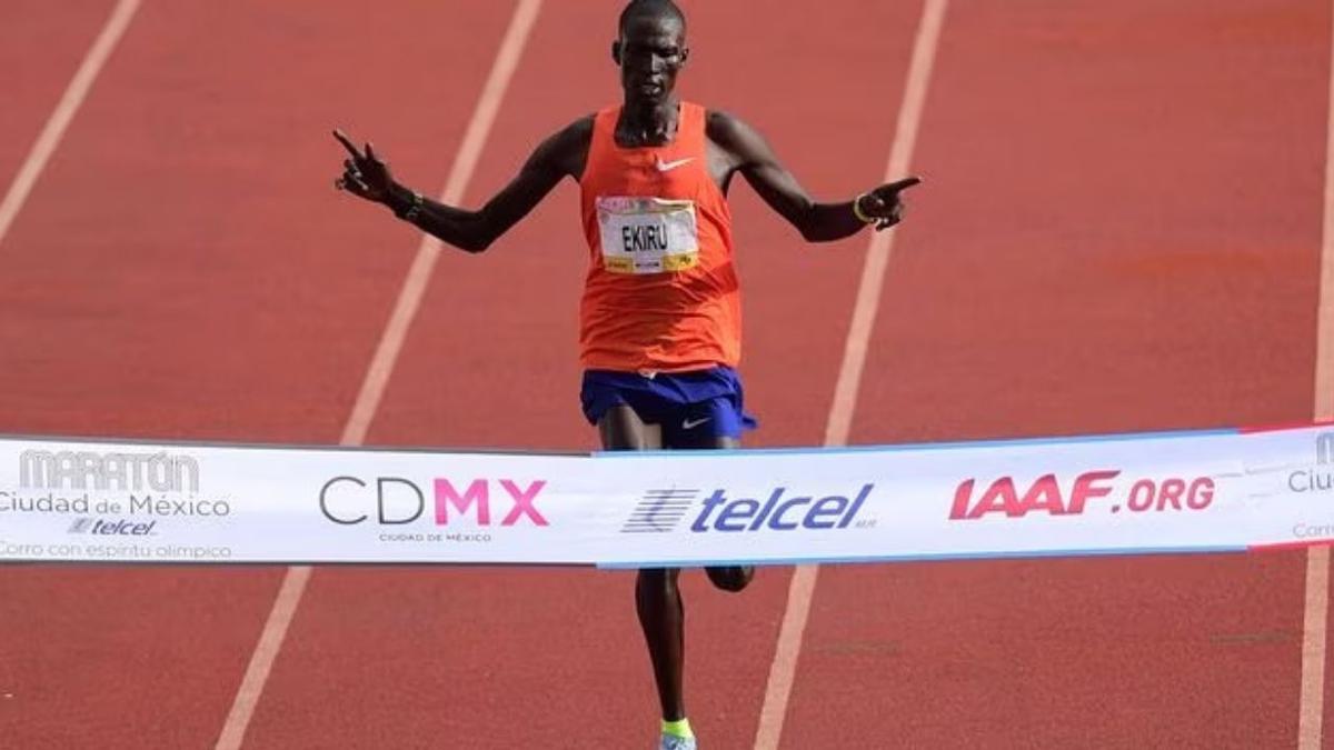 Ekiru | Titus Ekiru. ganador de la Maraton CDMX, fue suspendido por 10 años (Fuente: AFP)