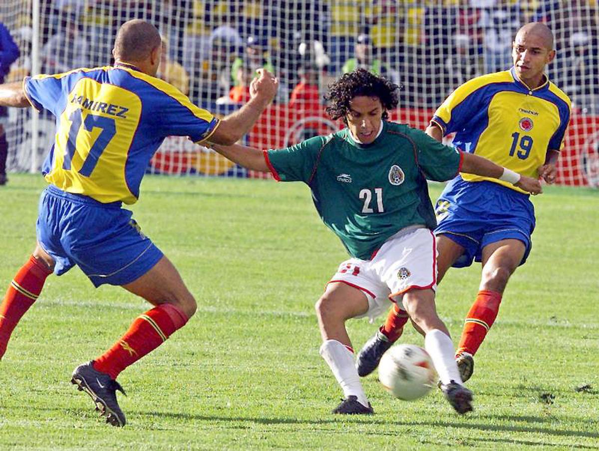 México subcampeón | Jesús 'Cabrito' Arellano haciendo de las suyas en la final de la Copa América 2001 en Colombia (AFP)