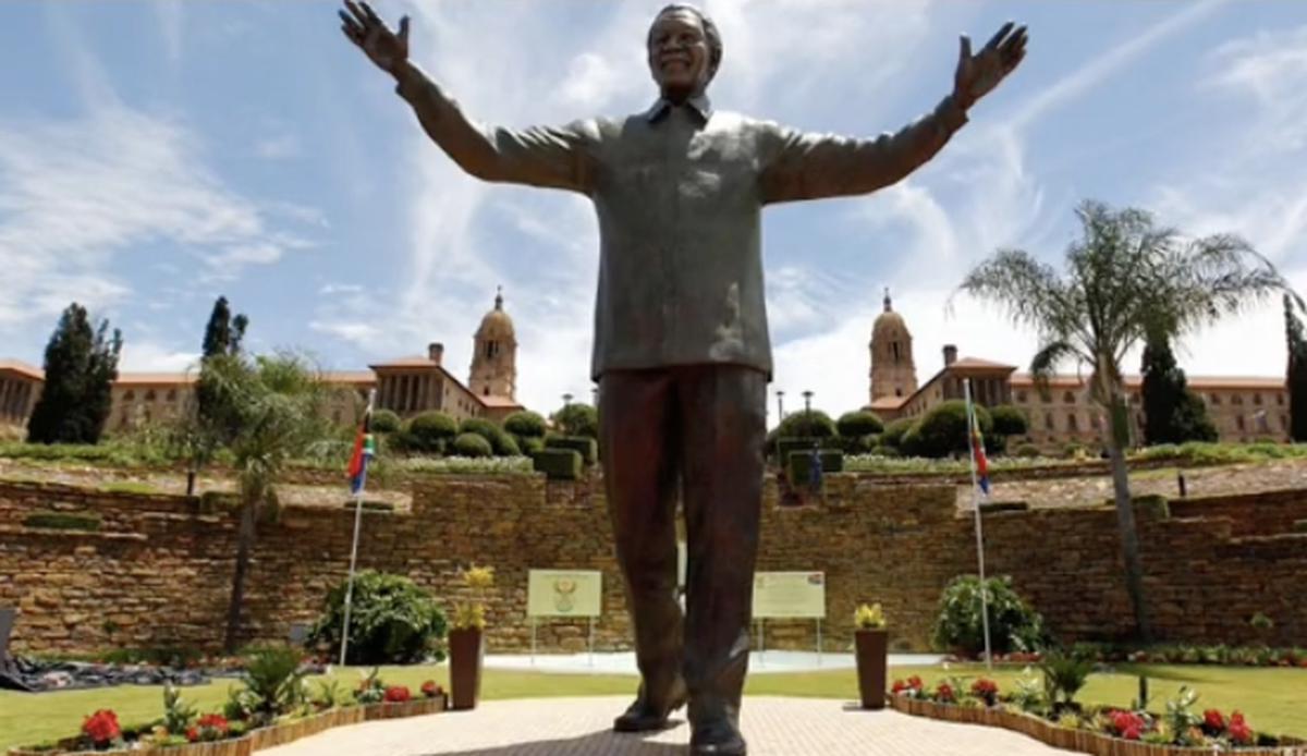  | La estatua de Nelson Mandela. Foto: @franciaalcaraz/TikTok