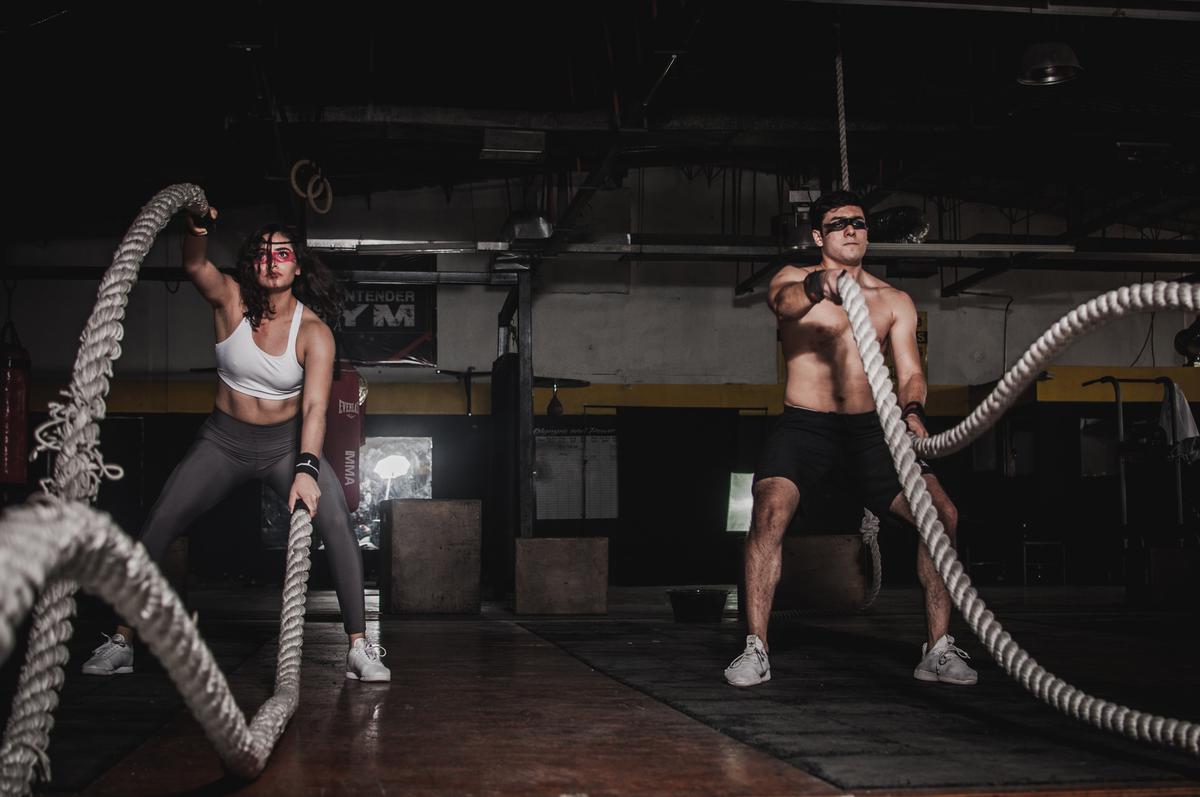 CrossFit | Ejercicio con cuerdas de batalla
Foto: Pexels