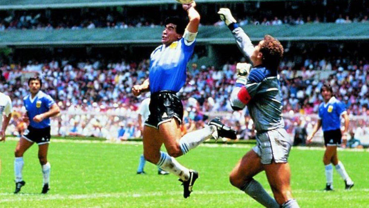  | El argentino convirtió un gol con la mano en México 1986.