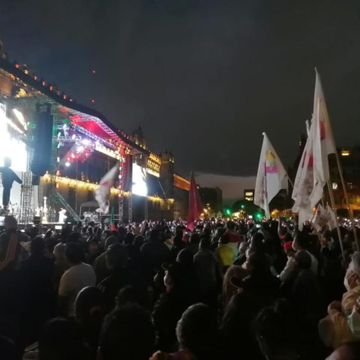  | Seguidores de AMLO durante el mensaje del presidente. Foto: Martín Rocha