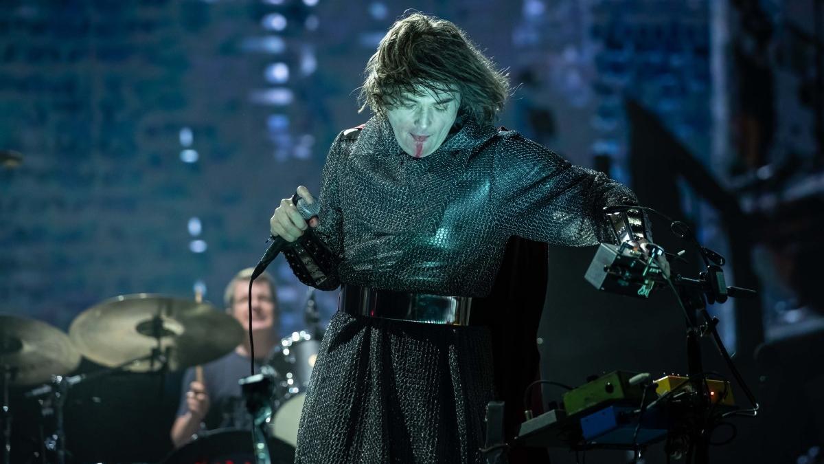Gerard Way salió con una vestimenta oscura en su presentación en el Corona Capital 2022. | Foto: OCESA