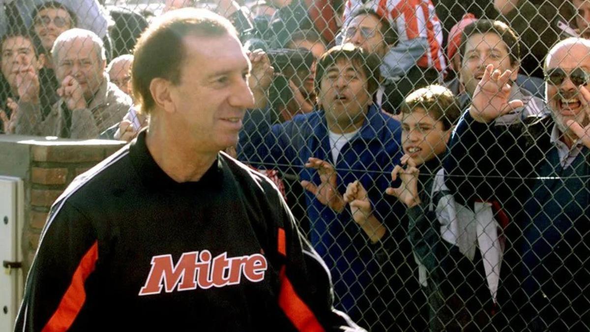 Carlos Bilardo | El entrenador argentino dirigió a José María Basata en sus inicios en Estudiantes La Plata. Crédito: NA.