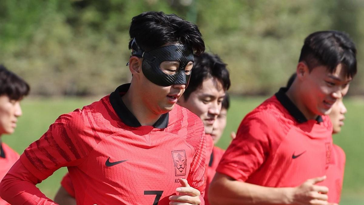 Son Heung-Min | Son Heung-Min utilizó una máscara protectora durante el Mundial de Qatar 2022. | Foto: EFE