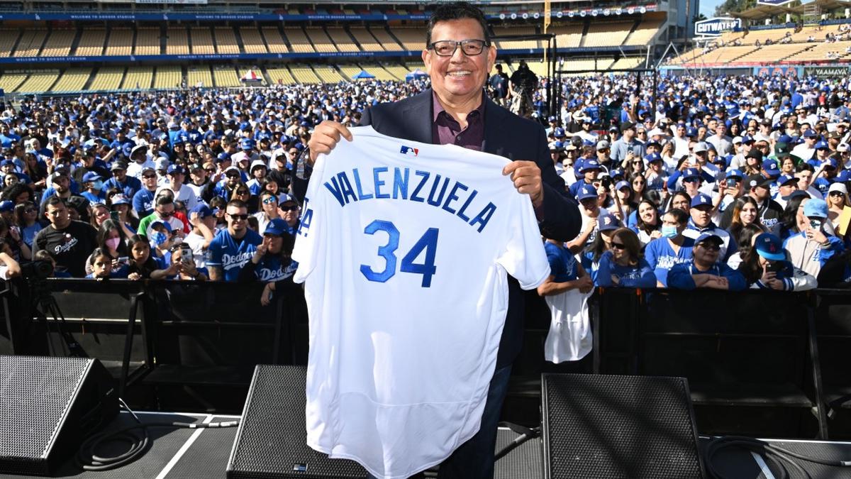 Fernando Valenzuela es uno de los inmortales de los Dodgers ahora.