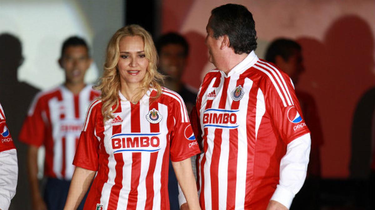  | Afición de Chivas culpa a Angélica Fuentes por situación del equipo.