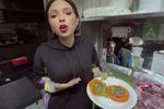(VIDEO) La vez que Ángela Aguilar trabajó en un food truck vendiendo tacos de birria
