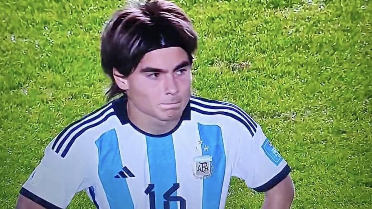 El 'Messi' mexicano estrelló un baón al poste. | Foto: Especial
