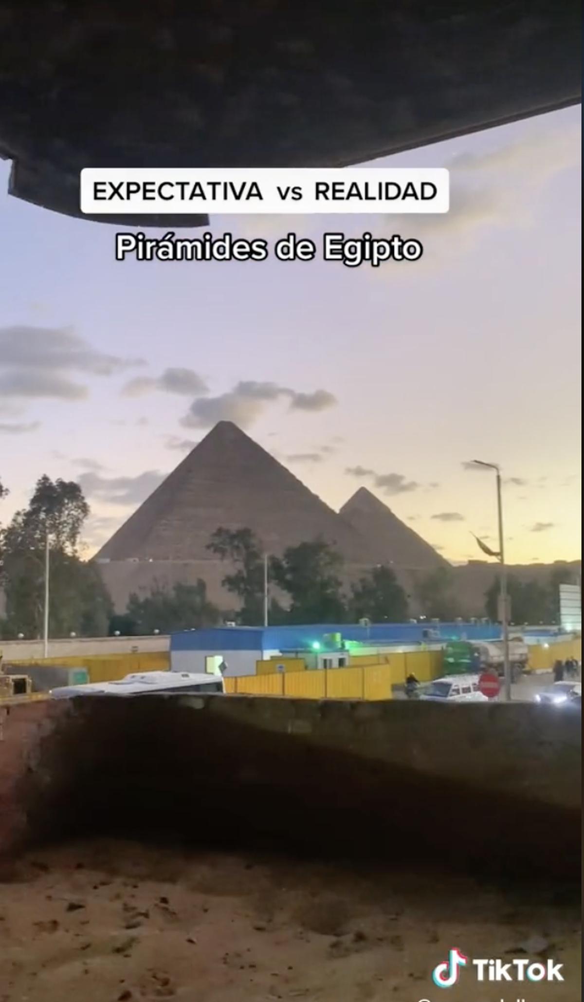  | Las Pirámides de Egipto tienen en sus costados una ciudad normal.