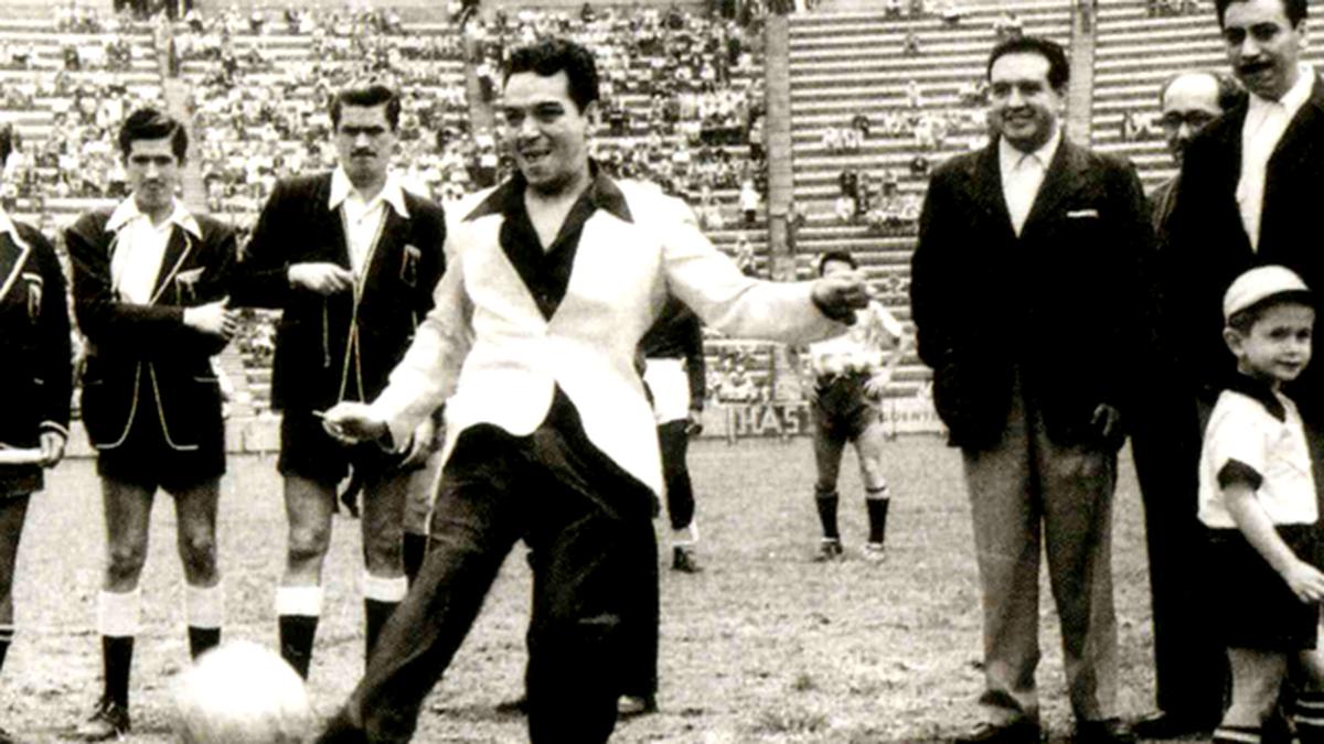  | Cantinflas fue parte importante del club América.