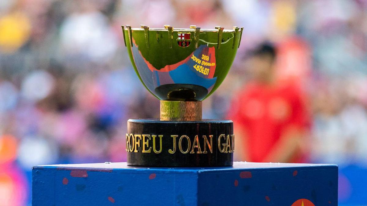 El trofeo que lleva su nombre. | Todos los años el club disputa un partido en honor a Joan Gamper. (Europa Press)