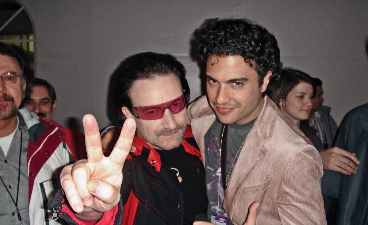 Bono Jaime Camil | Bono y Jaime Camil son grandes amigos desde hace años.
