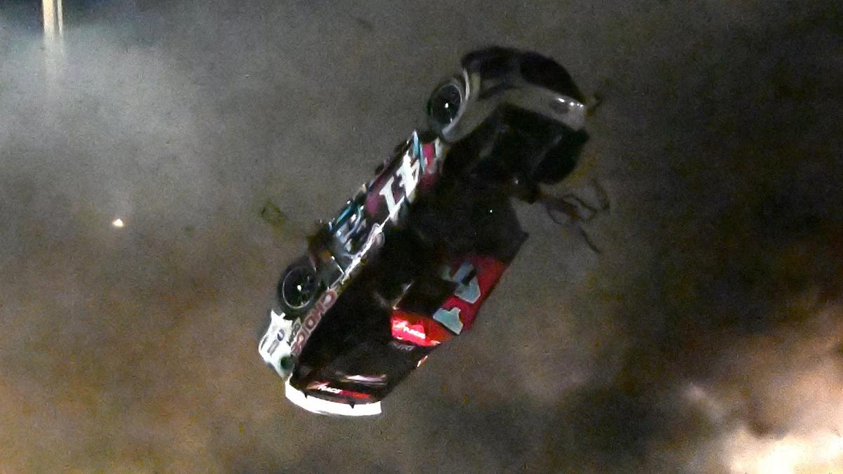 Nascar | El auto de Ryan Preece dio varias vueltas en el aire y el piloto salió ileso.