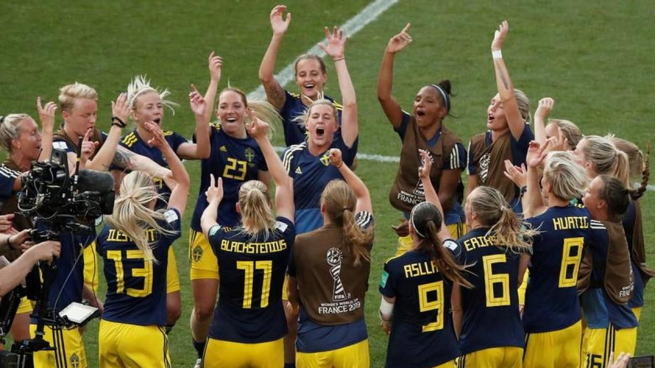 FIFA humilló a jugadoras en Exseleccionada de Suecia revela que las obligaron a mostrar