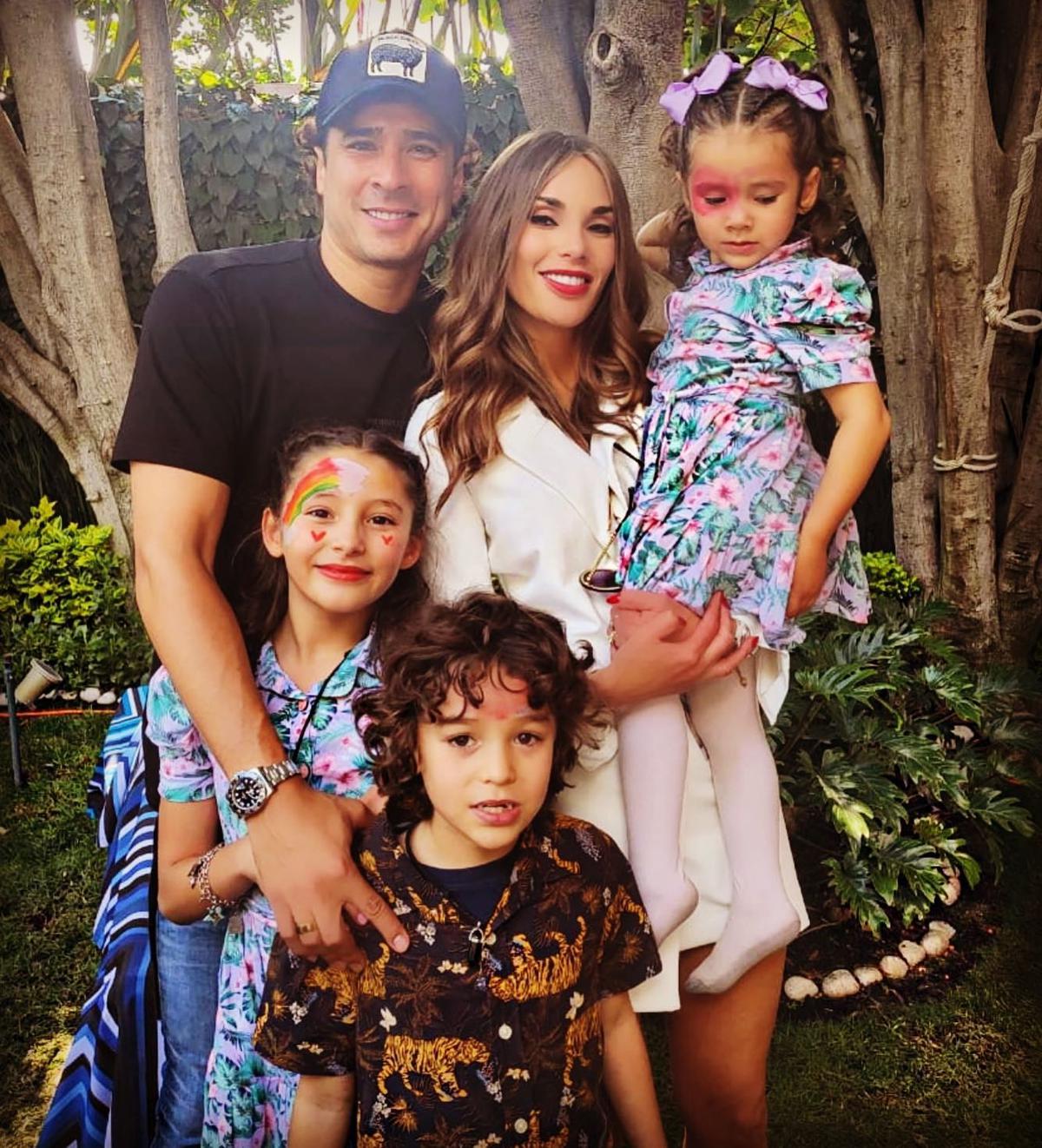  | Memo Ochoa y su familia. Fuente: Instagram @kamo01