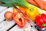 ¿Por qué no debo usar el mismo cuchillo para cortar frutas, verduras y carne?