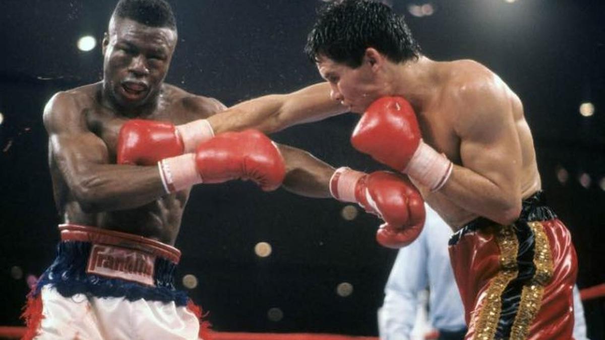 Box | Julio César Chávez golpea a Meldrick Taylor, a segundos del final de la pelea