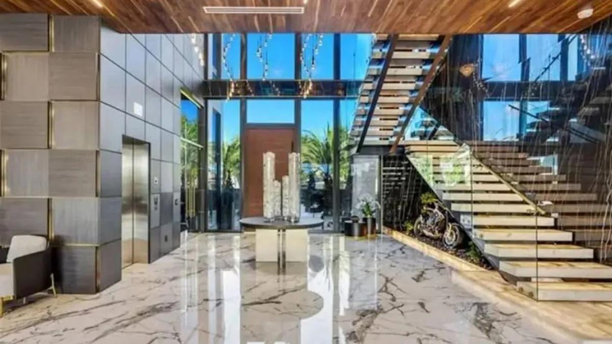 El inetrior de la mansión | Esta podría ser la próxima casa del astro argentino en Miami.
Foto:eltrecetv