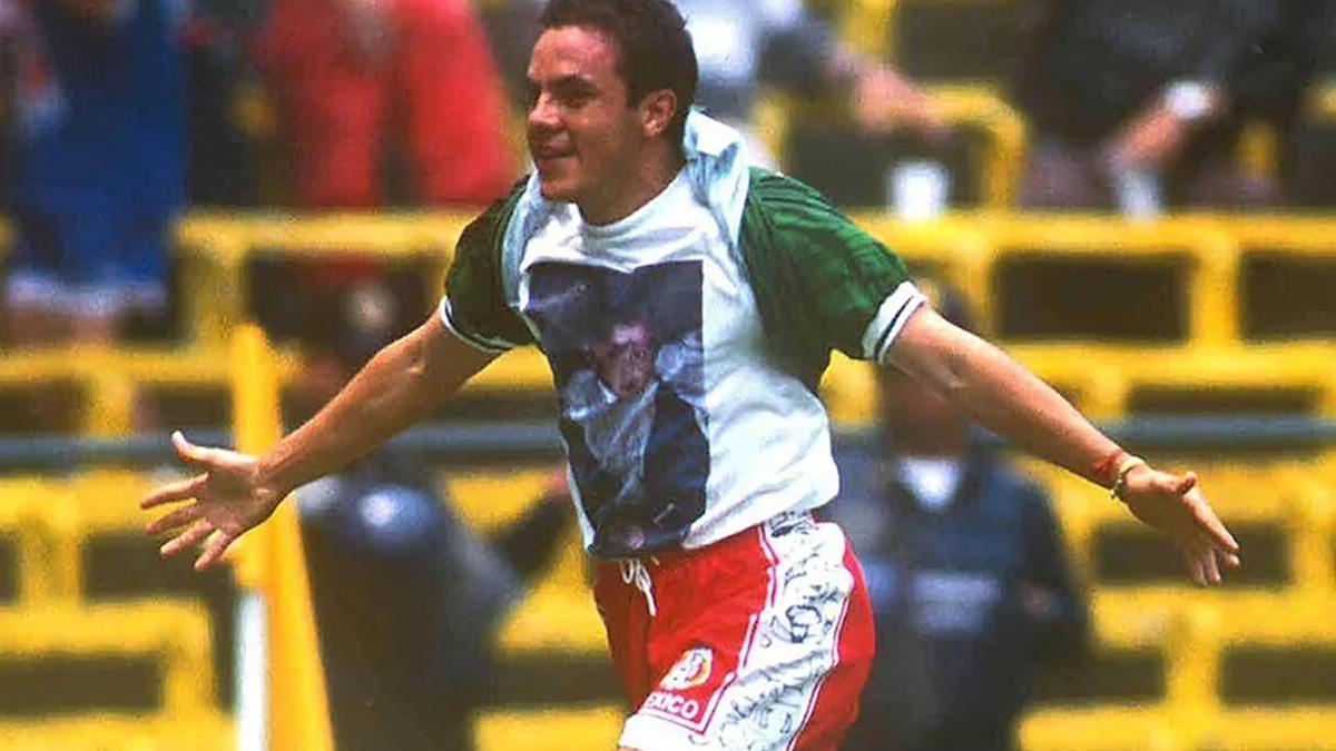 Cuauhtémoc Blanco celebró el gol del triunfo en la Copa Confederaciones 1999.