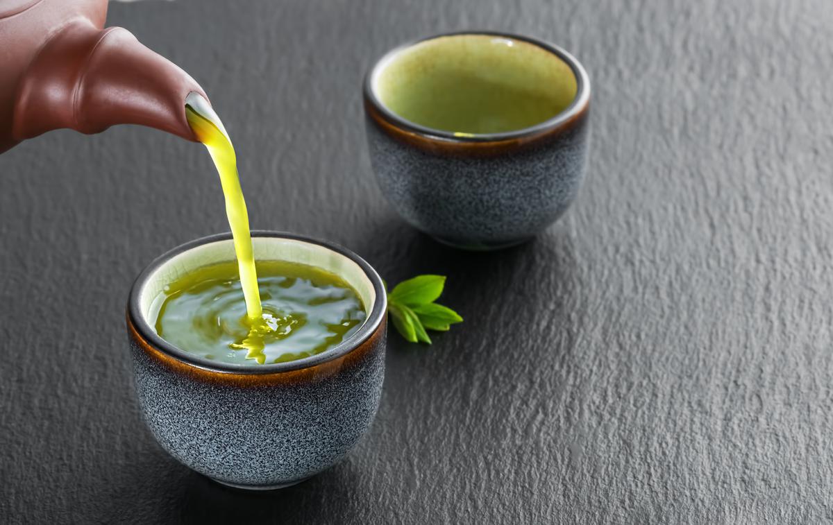 Origen de matcha | Originario de China y popularizado en Japón, es un té verde molido en polvo fino. Fuente: Freepik