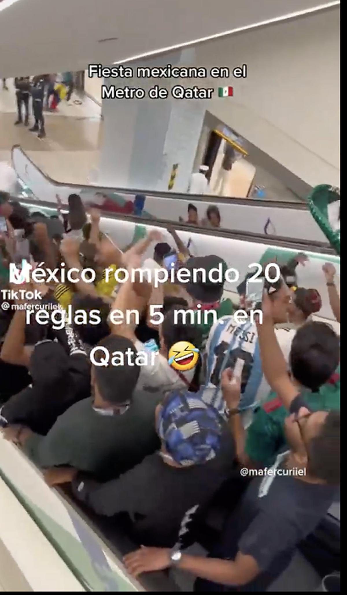  | Los mexicanos en el metro de Qatar, haciendo fiesta mexicana. Foto: @franciaalcaraz/TikTok