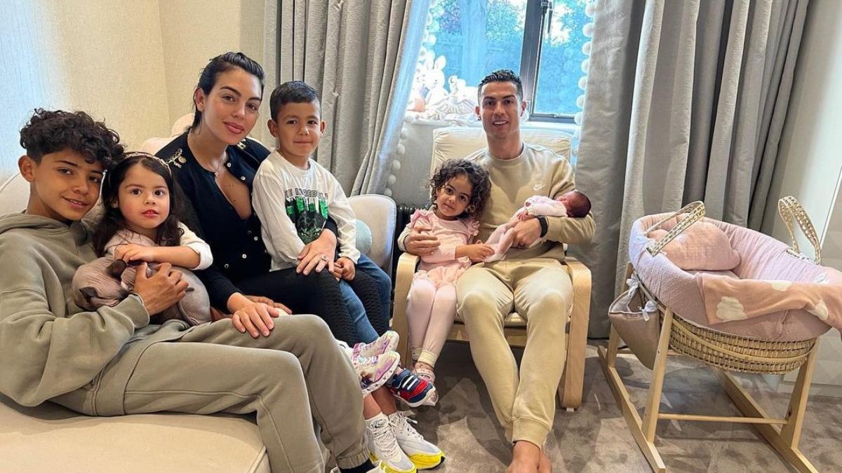  | Cristiano Ronaldo se retrató con su pequeña hija y publicó la foto en sus redes sociales