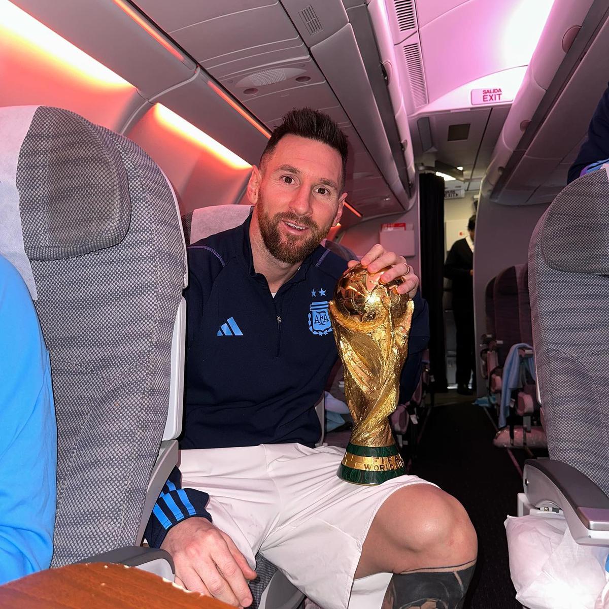  | Leo Messi con la Copa del Mundo. Fuente: Instagram: @leomessi