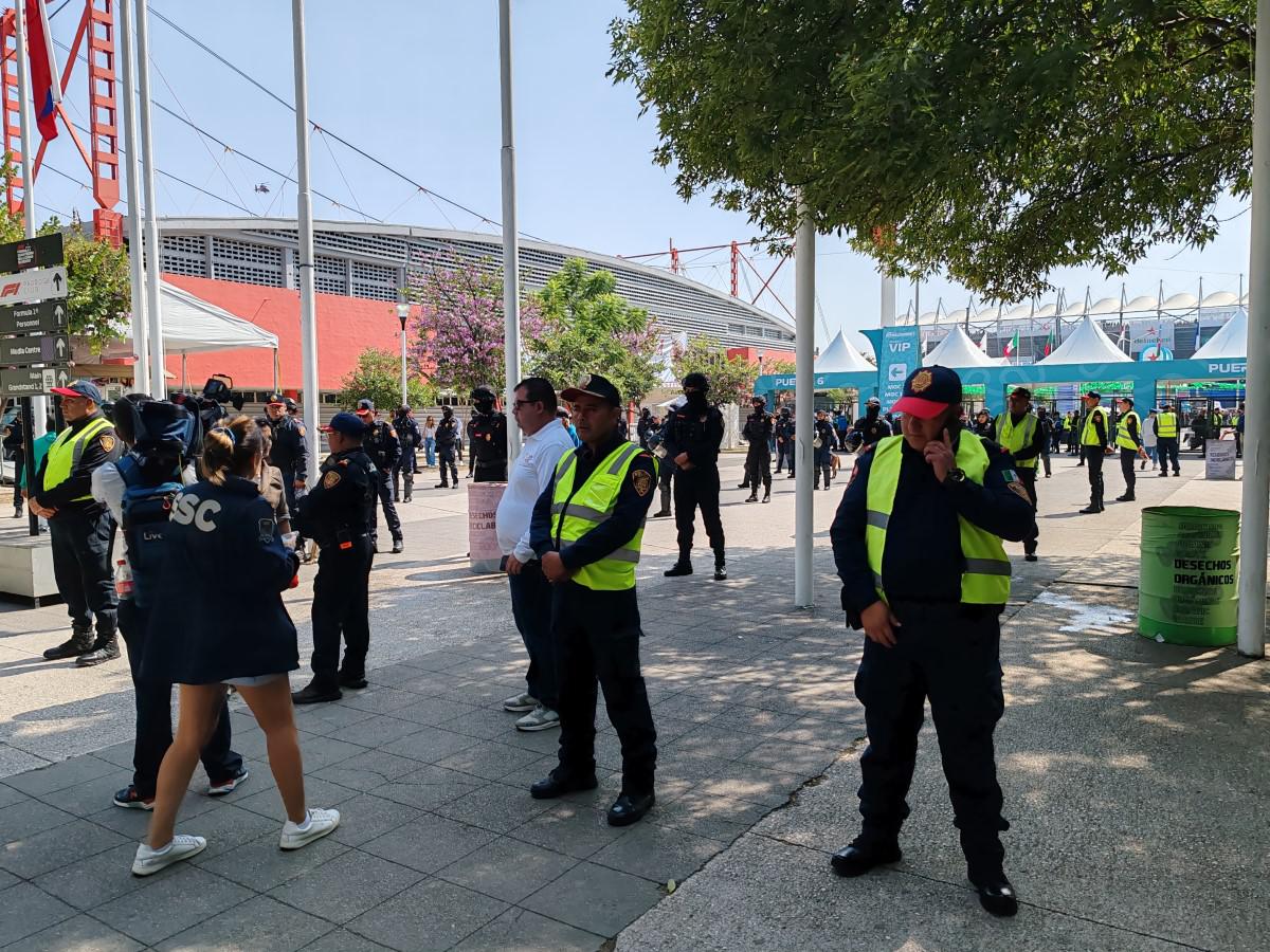 La policía no deja entrar al Autódromo sin un boleto en mano. | Emmanuel Gutiérrez