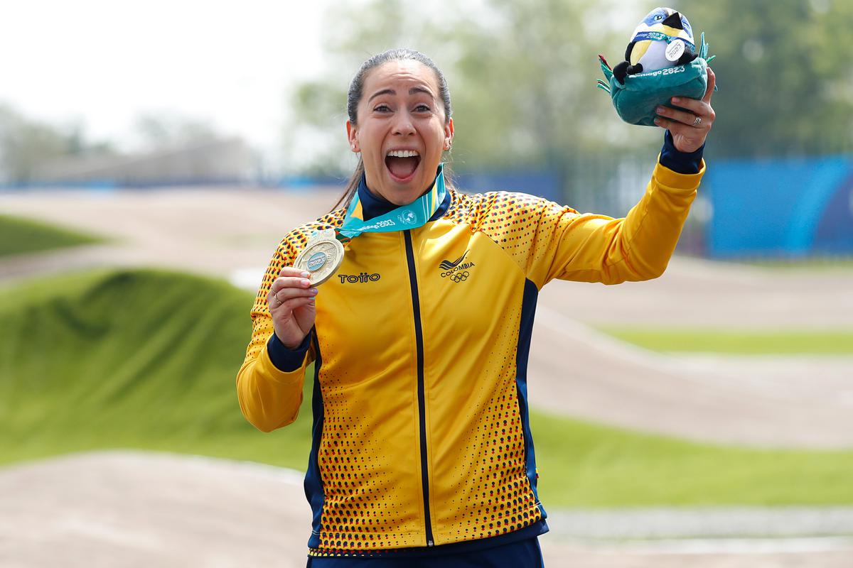 Twitter @santiago2023 | Mariana Pajón Gana medalla de oro única en Santiago 2023.