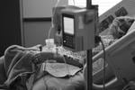 Destrozan en redes a enfermera que grabó un TikTok tras la muerte de un paciente