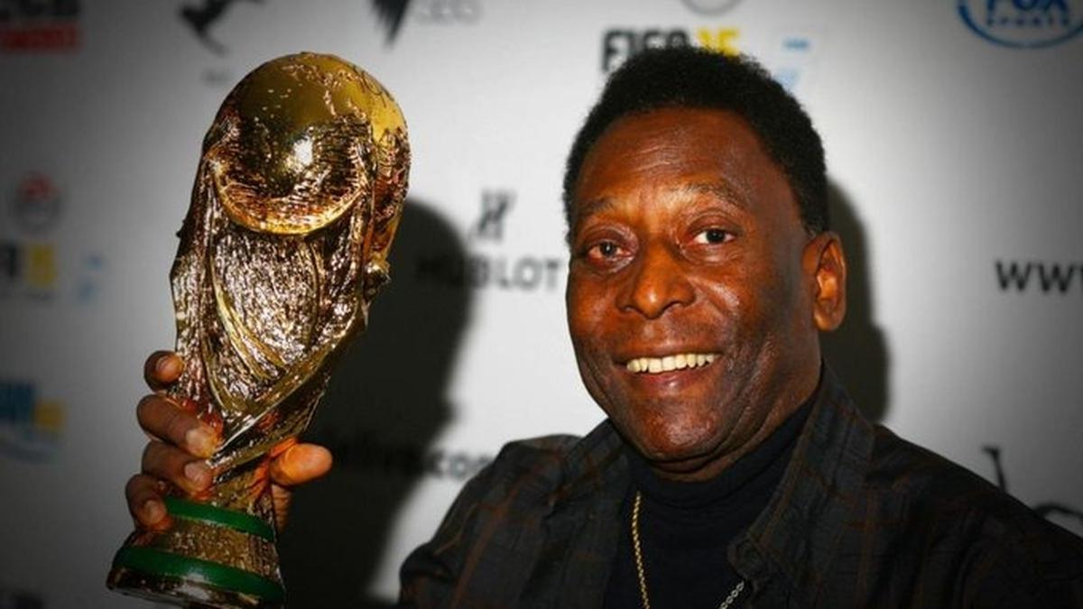  | Pelé ha sido hospitalizado de emergencia en Brasil