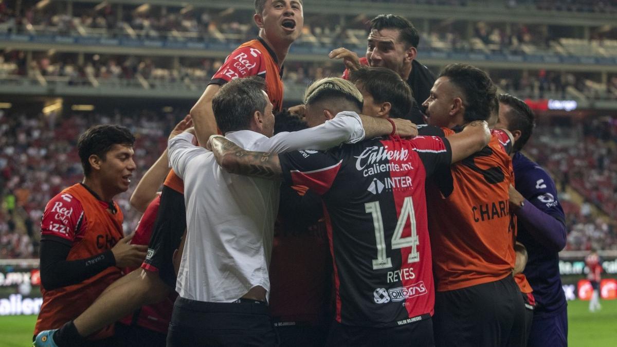  | El Atlas se lleva la ventaja al Estadio Jalisco al vencer 2-1 a Chivas de visita.