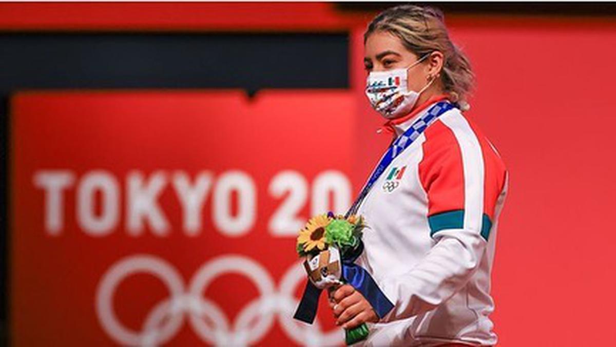 Aremi Fuentes | La mexicana consiguió el bronce en Tokio 2020 y ahora participará en el Mundial de levantamiento de pesas. Crédito: Instagram @aremifuentes.mx.