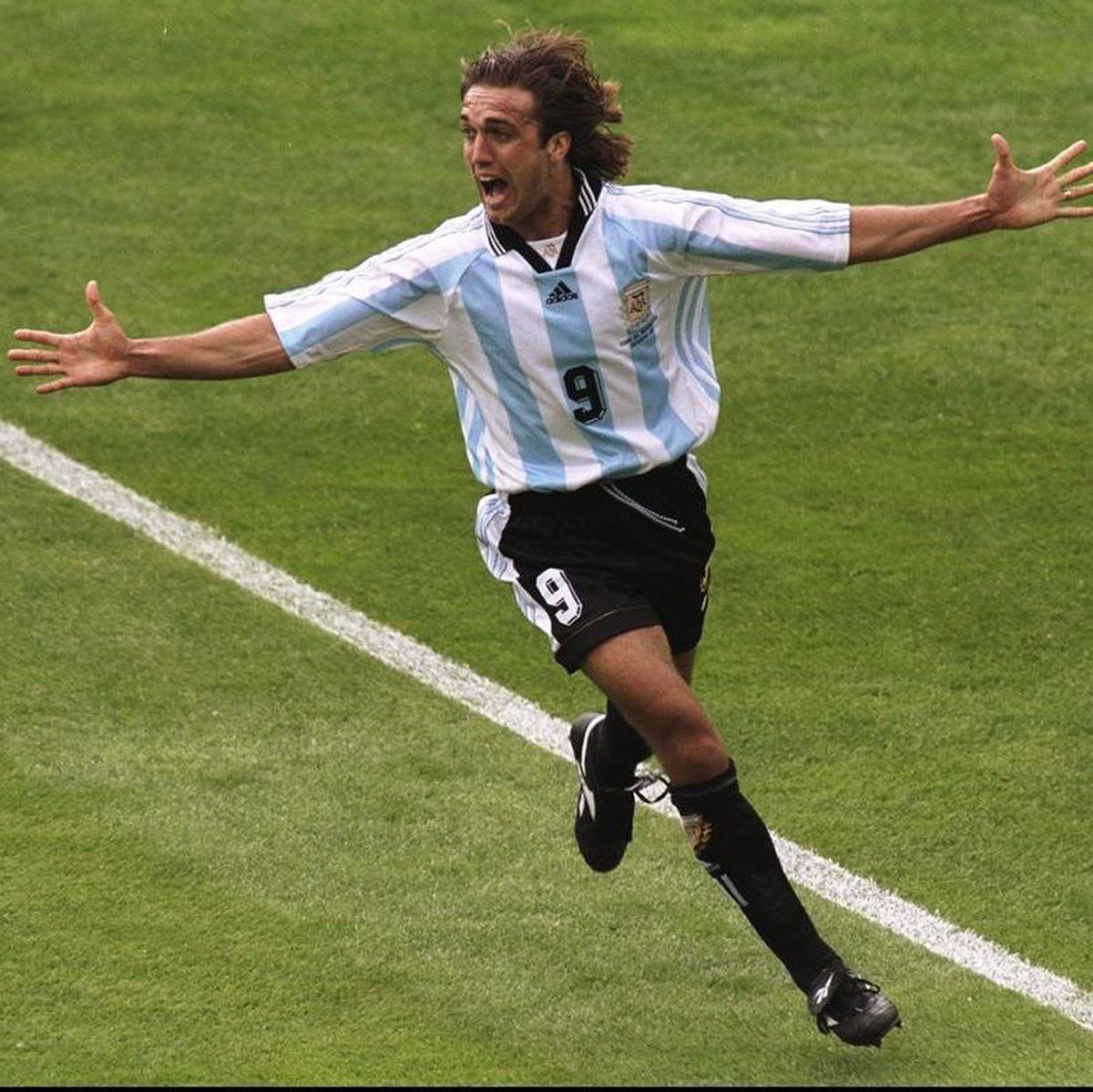 El goleado argentino | El Bati, una de las figuras emblemática del futbol argentino. Fuente: Instagram @gabrielbatistutaok