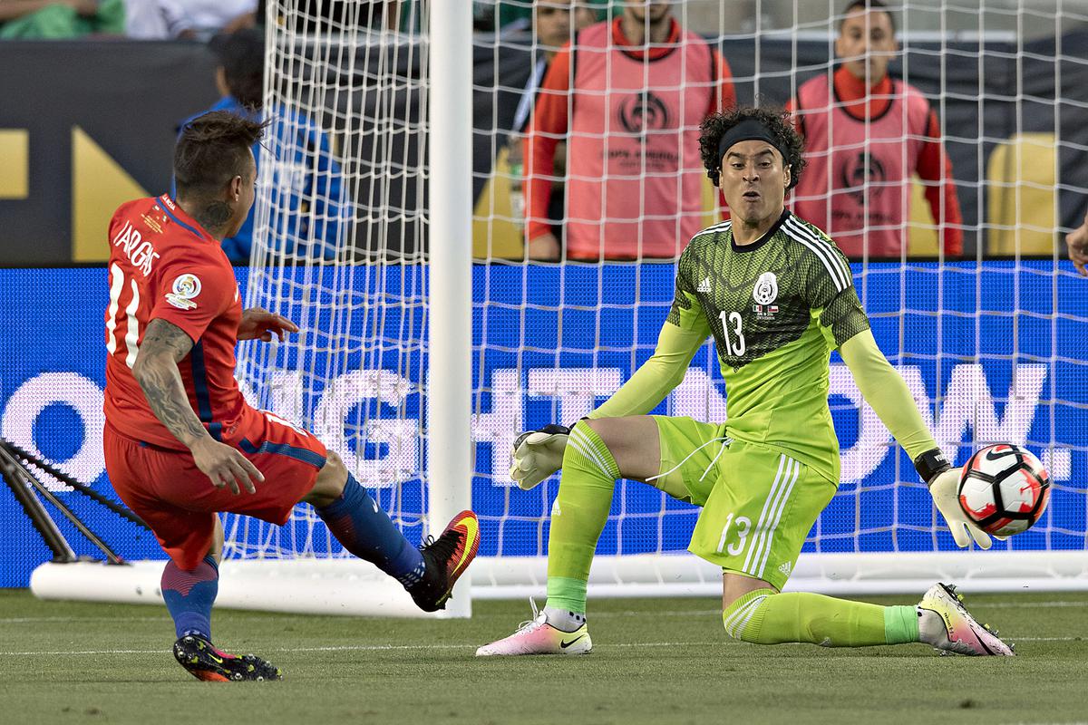 México goleado por Chile | Durante el partido de Cuartos de Final de la Copa América Centenario 2016, entre México y Chile, los andinos se dieron un festín (Imago 7)