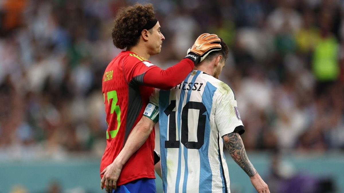 Memo Ochoa y Lionel Messi | El arquero y el crack podrían coincidir en el fútbol de Inglaterra.