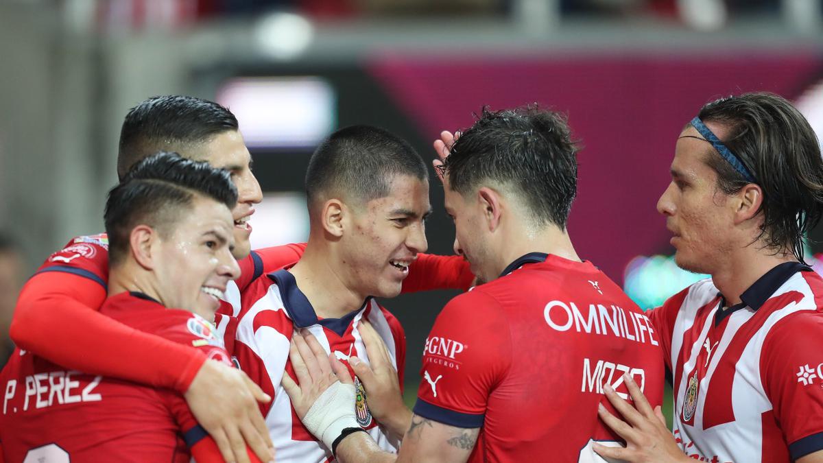 Chivas logró su primer triunfo tras vencer 2-0 al Necaxa. | Mexsport