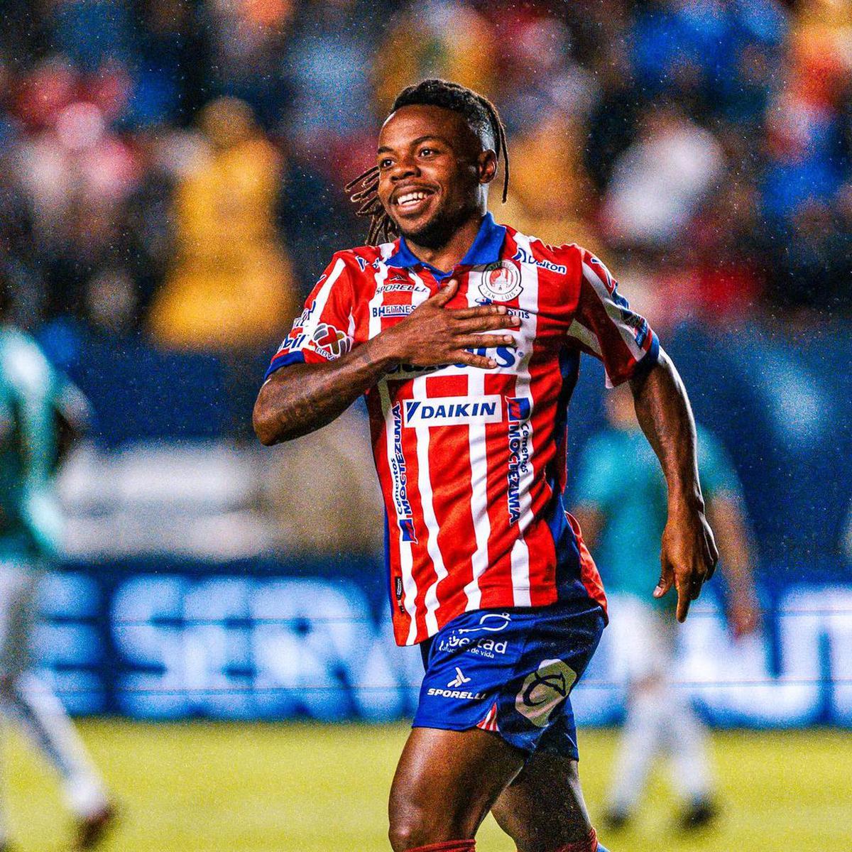 John Murillo | El jugador venezolano es uno de los extremos rápidos y mas habilidosos de la Liga MX. Fuente: Instagram @jhonmurillo95