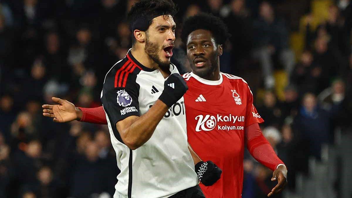 Raúl Jiménez juega en el Fulham inglés | Crédito: Reuters.