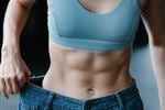 4 ejercicios muy efectivos para perder grasa abdominal sin pisar el gimnasio