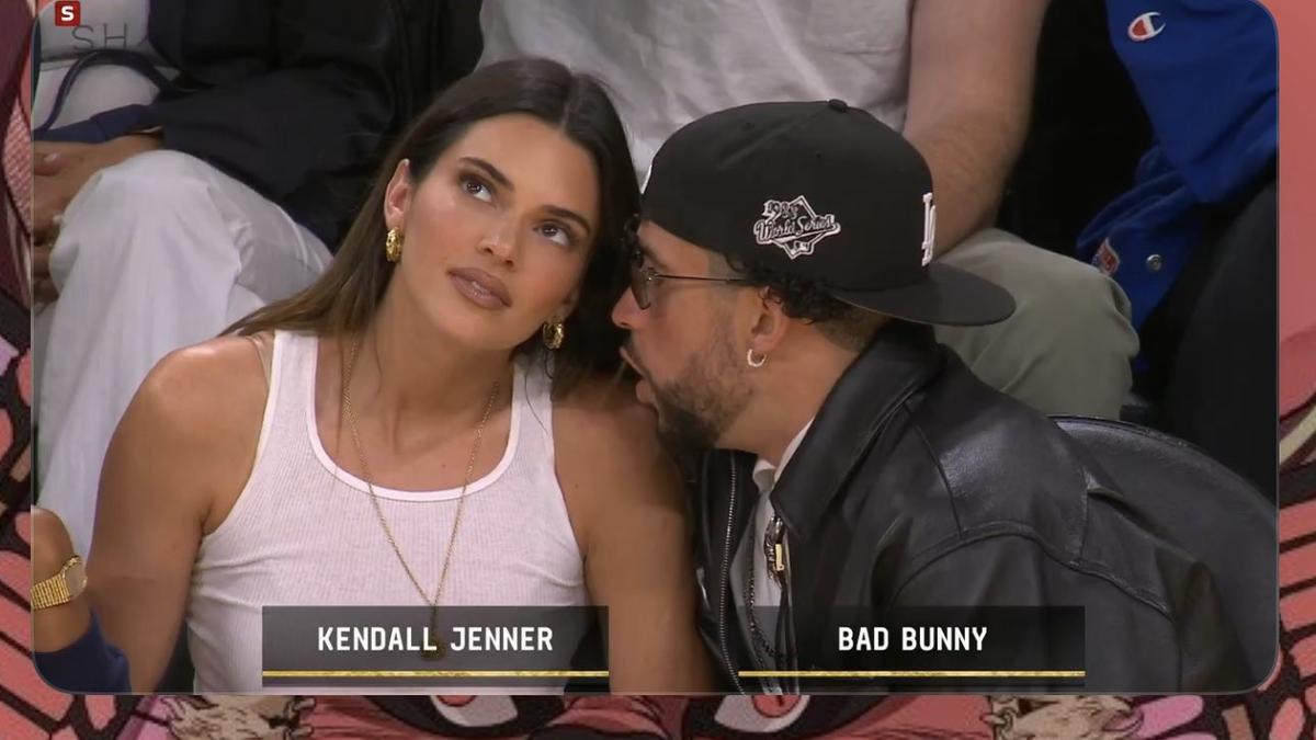 Bad Bunny y Kendall Jenner se dejaron ver en primera fila del Crypto.com Arena. | Foto: Especial