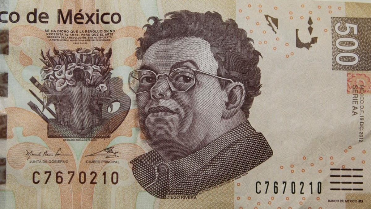  | Aunque los billetes de 500 con la cara de Diego Rivera siguen en circulación, ahora son más frecuentes los azules, que tienen el rostro de Benito Juárez.