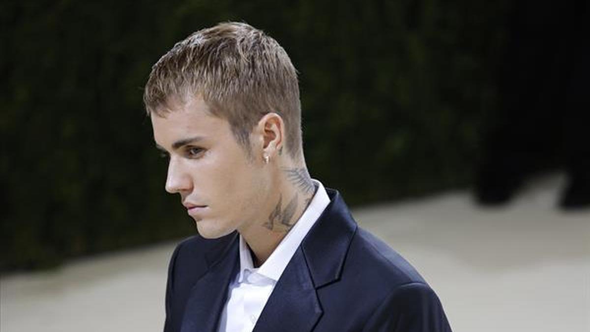  | Justin Bieber argumentó que debe cuidar su salud física y mental, por eso no puede continuar con los espectáculos.