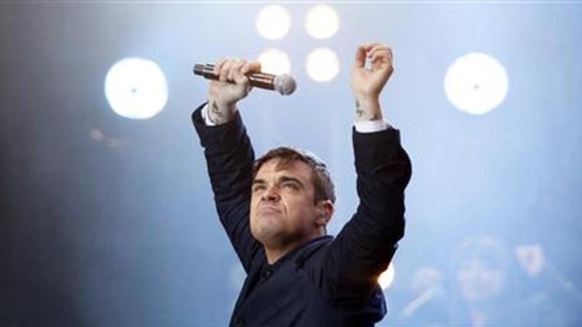 Robbie Williams sufre calvicie y no hay remedio para su problema.